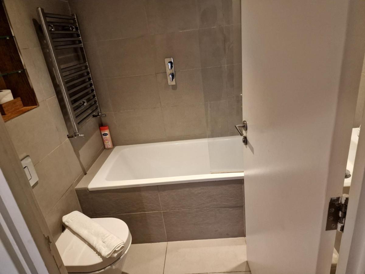 Lovely 1-Bed Apartment In London Bagian luar foto