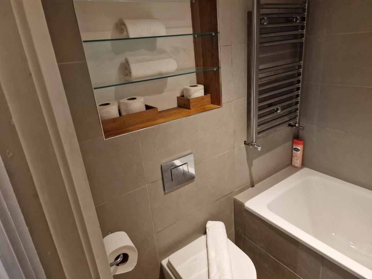 Lovely 1-Bed Apartment In London Bagian luar foto