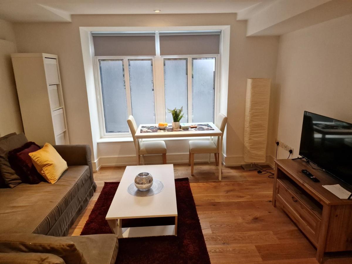 Lovely 1-Bed Apartment In London Bagian luar foto